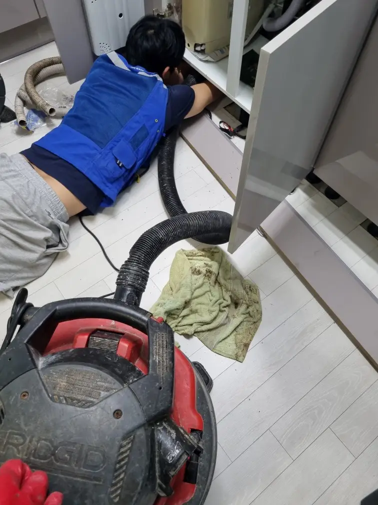 싱크대 뚫음 작업 3